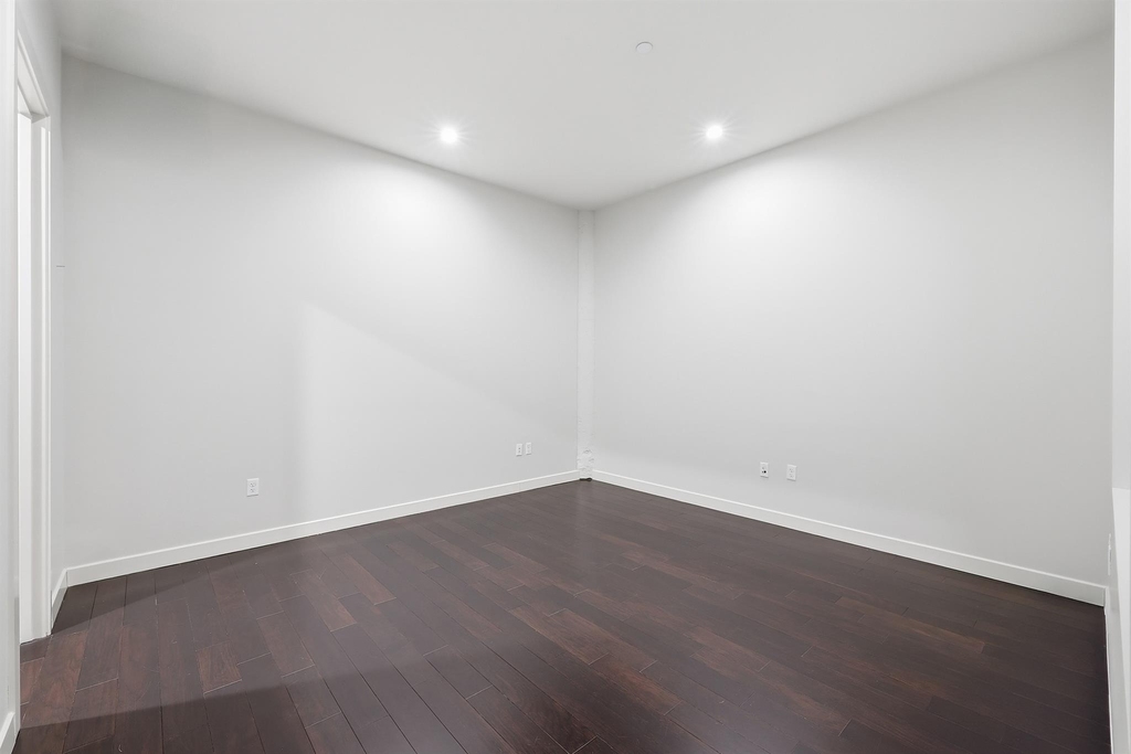2600 W 7th Street - Photo 12
