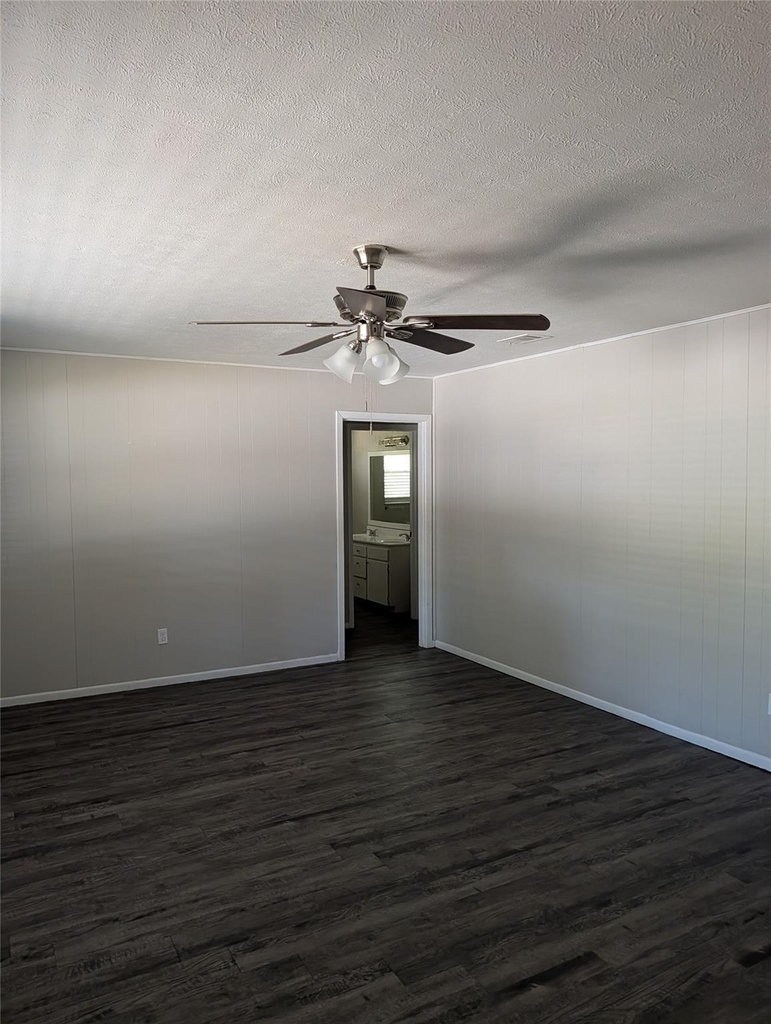 9201 Raymond Avenue - Photo 3