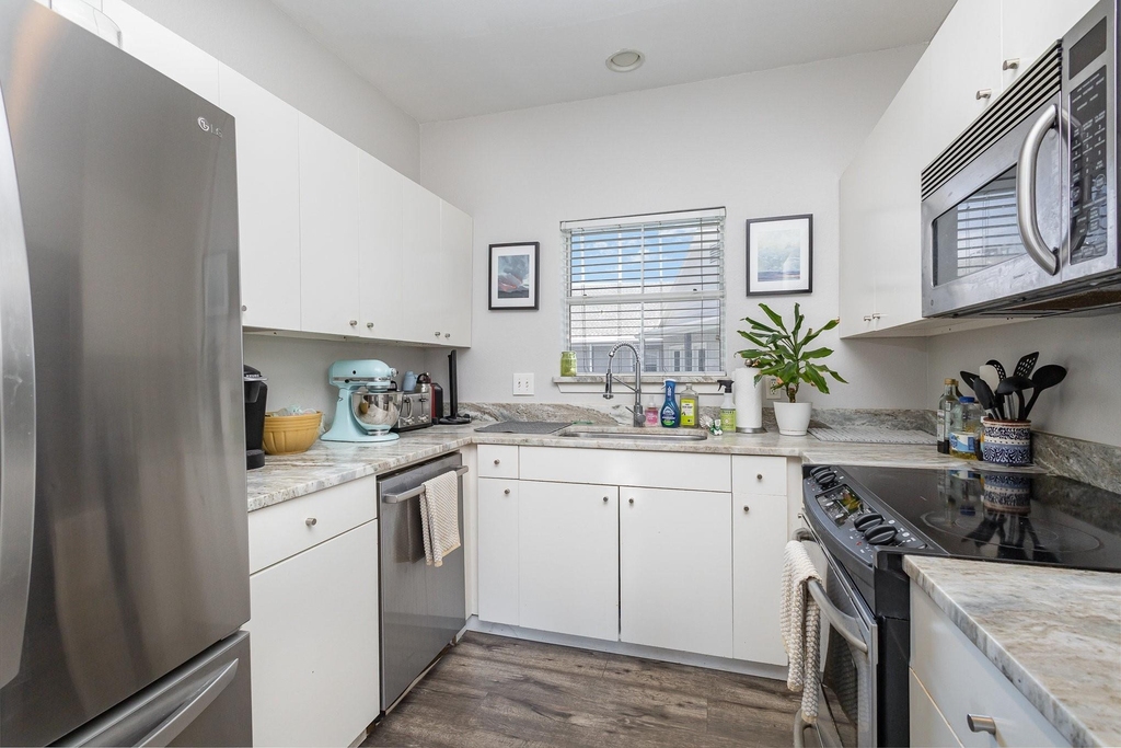 4111 Cole Avenue - Photo 9