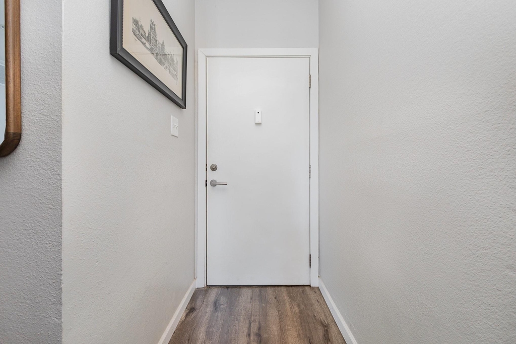 4111 Cole Avenue - Photo 3