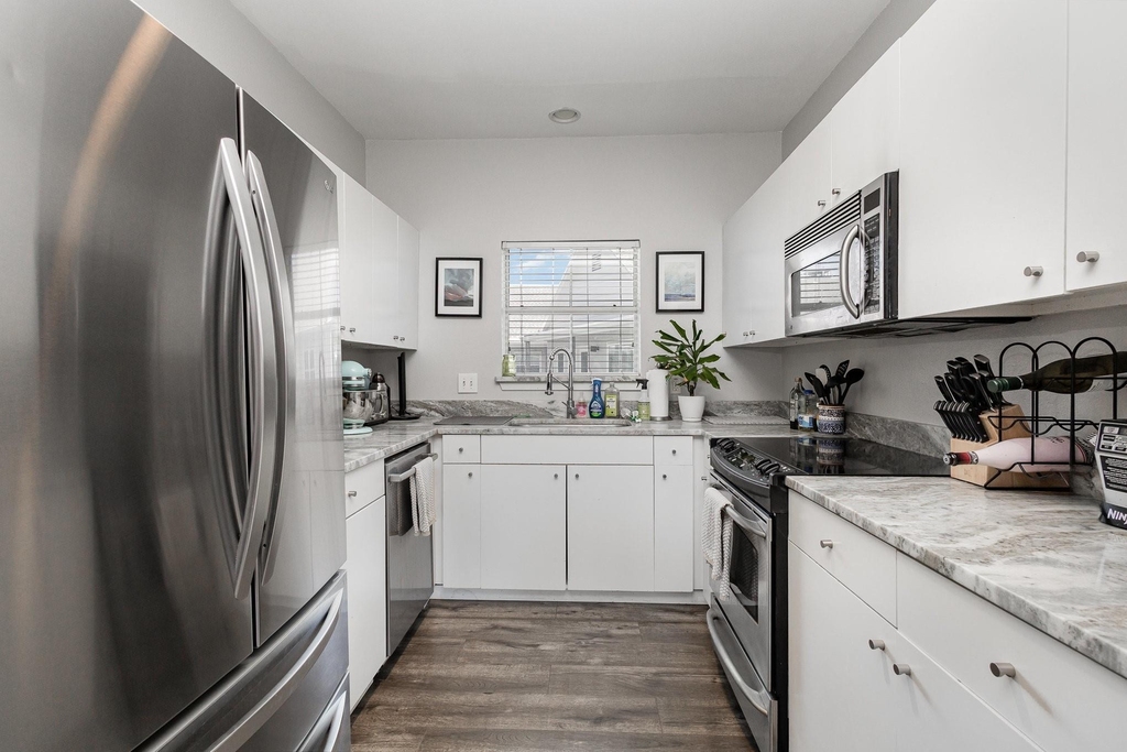 4111 Cole Avenue - Photo 8