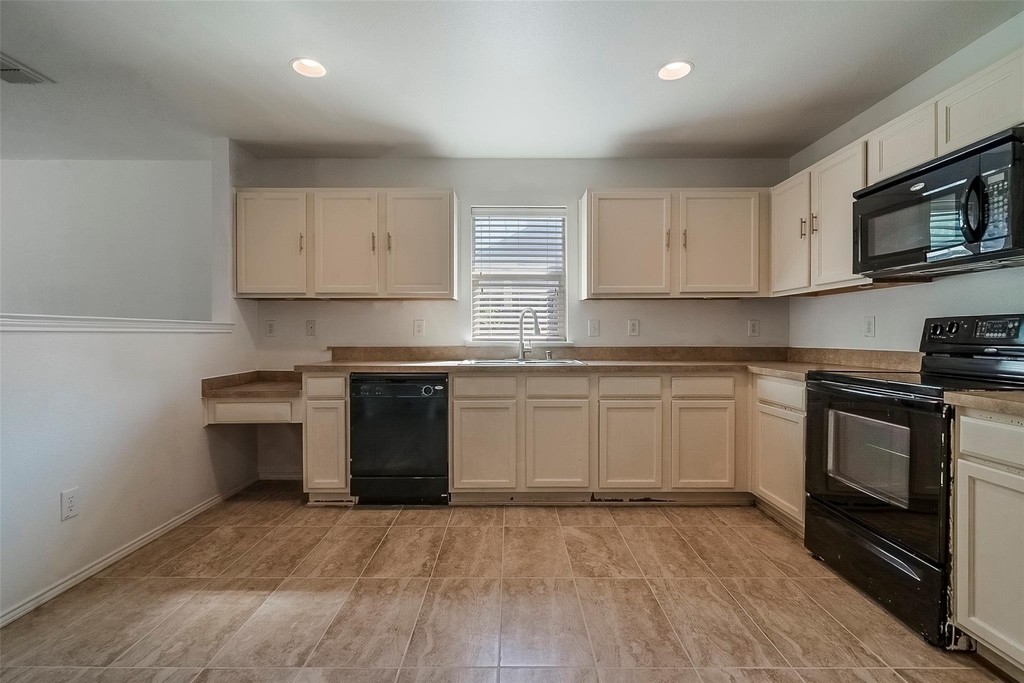 2901 Saddle Drive - Photo 9
