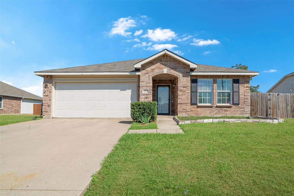 2901 Saddle Drive - Photo 0