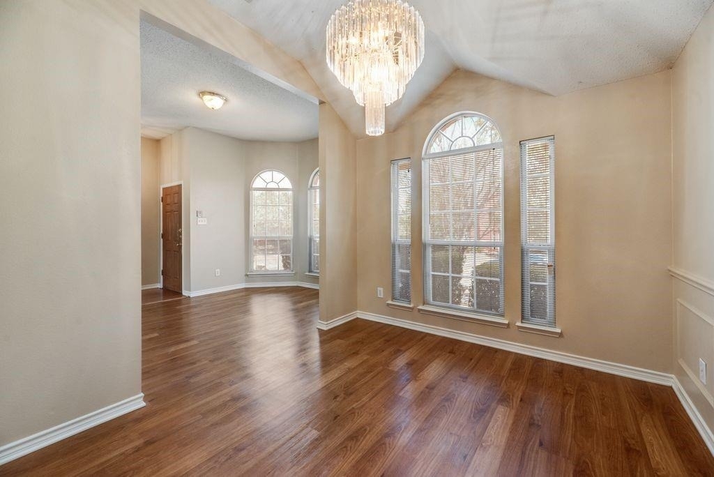 1557 Aberdeen Drive - Photo 4