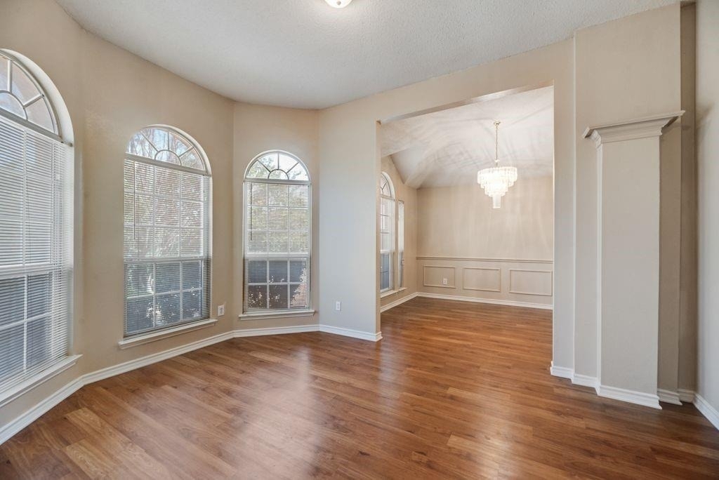 1557 Aberdeen Drive - Photo 2
