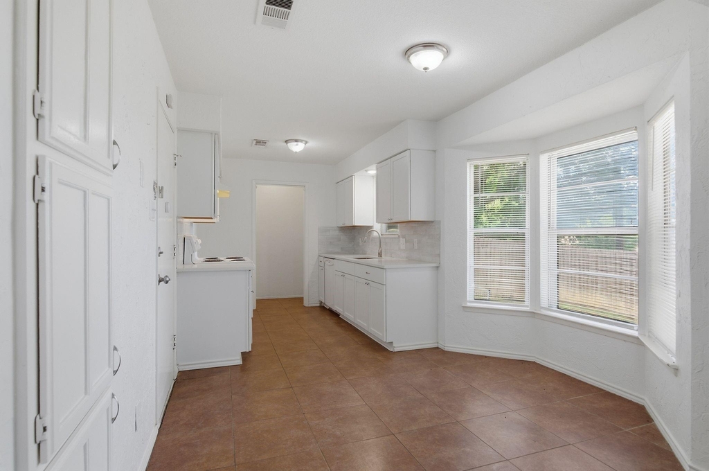 6413 Melinda Court - Photo 8