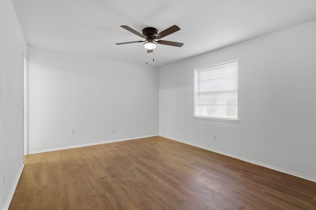 6413 Melinda Court - Photo 14