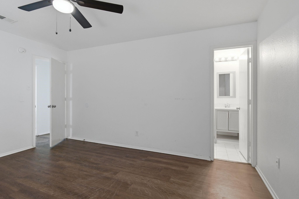 6413 Melinda Court - Photo 15