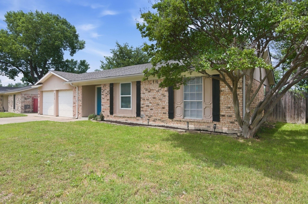 6413 Melinda Court - Photo 2