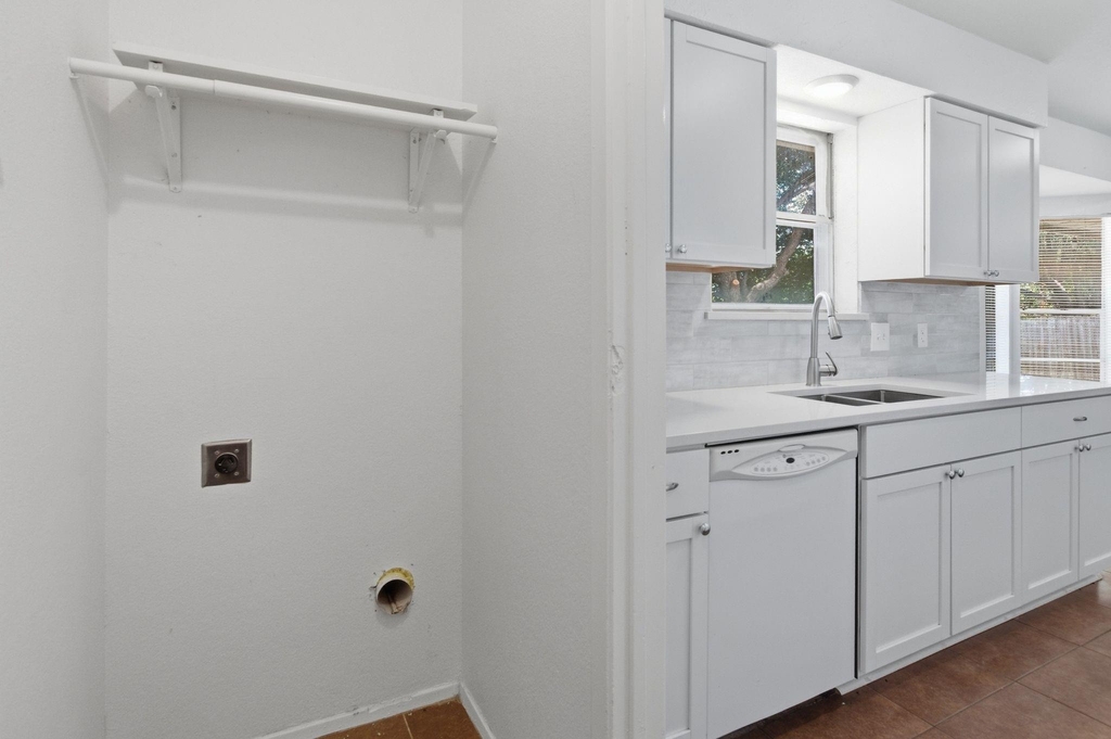 6413 Melinda Court - Photo 12