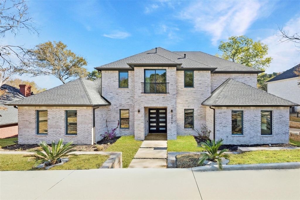 2415 Valley View Drive - Photo 0