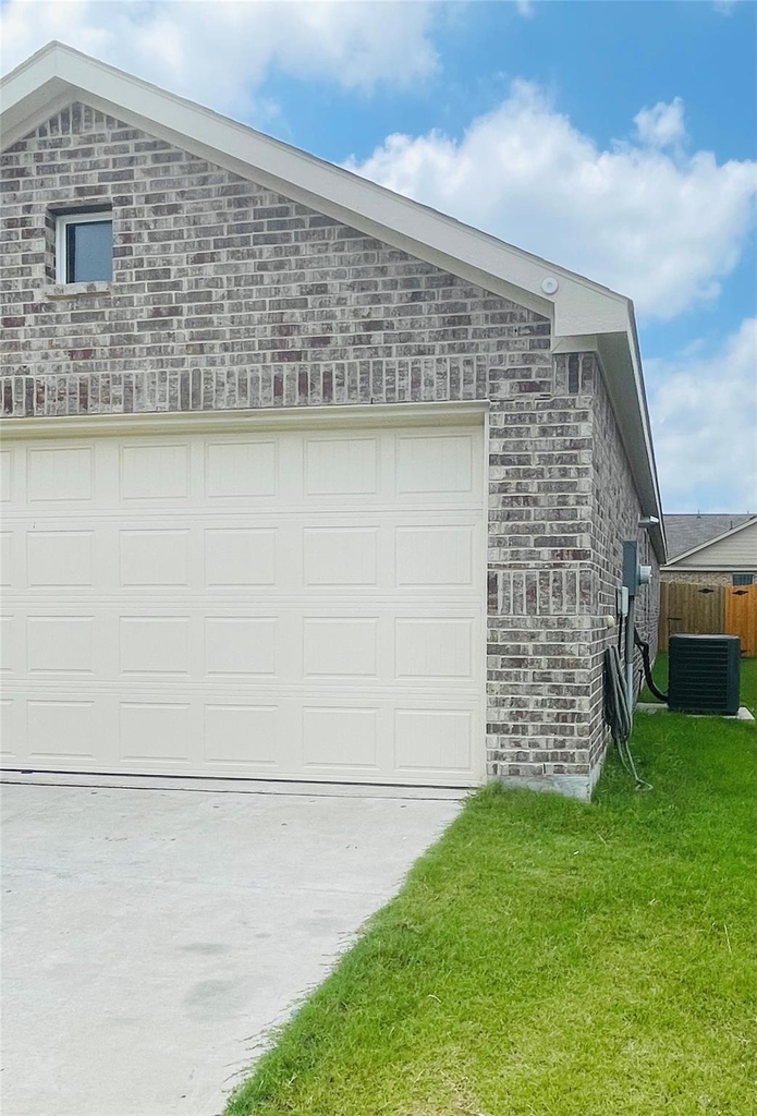 1405 Merlin Bluff Street - Photo 2