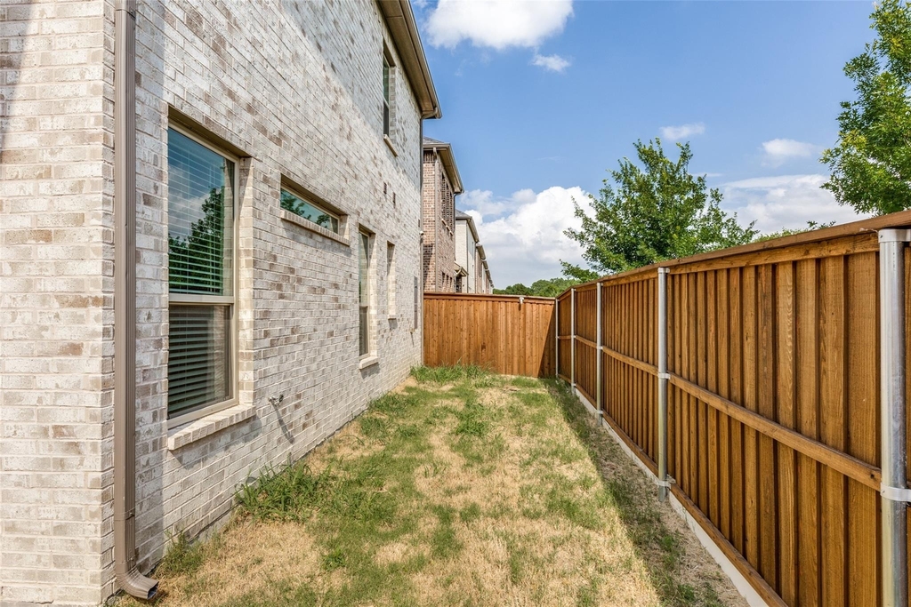 4592 Refugio Drive - Photo 34