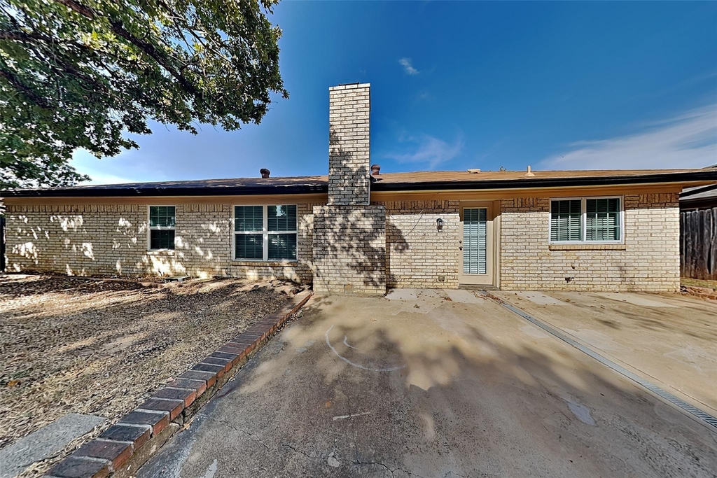 2424 Meadow Creek - Photo 18