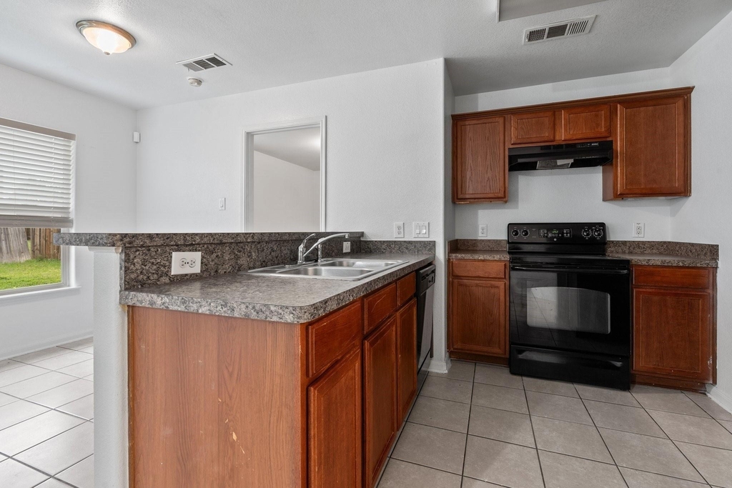 600 Noble Grove Lane - Photo 2