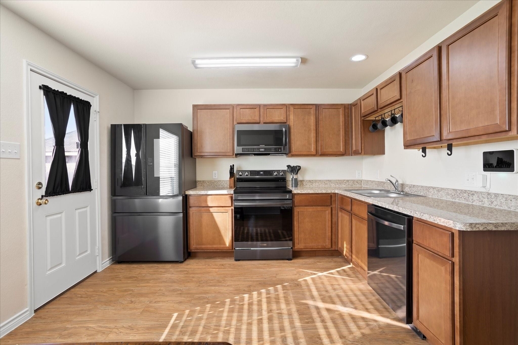 1604 Blue Jay Drive - Photo 11
