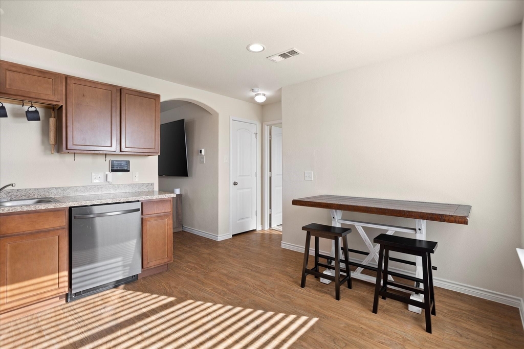1604 Blue Jay Drive - Photo 14