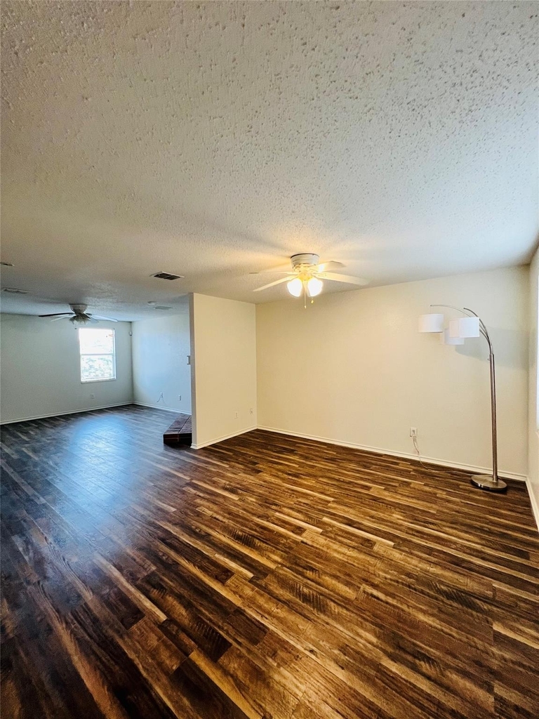 6209 Thoroughbred Trail - Photo 2