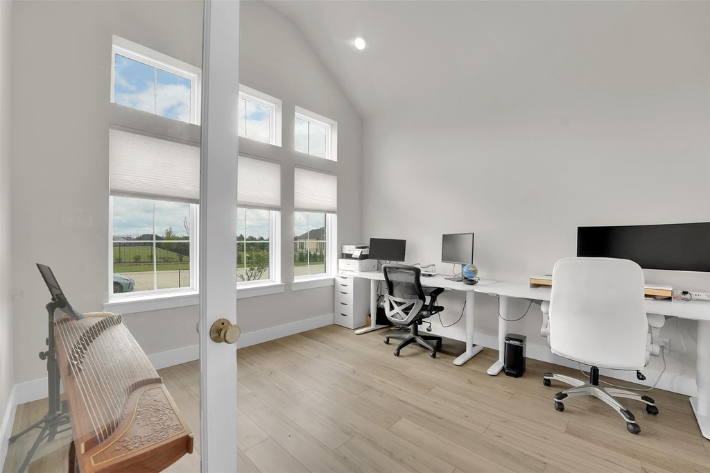 506 Lakeshore Boulevard - Photo 1