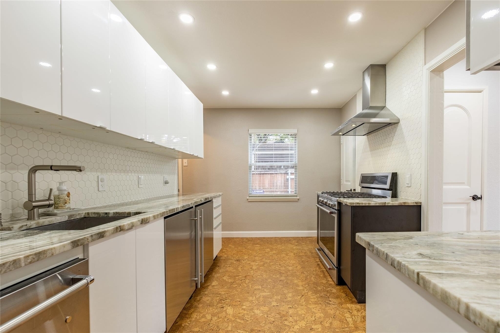 2732 Mateur Street - Photo 15