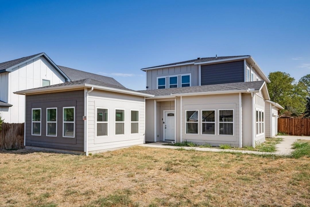 315 Lois Street - Photo 0