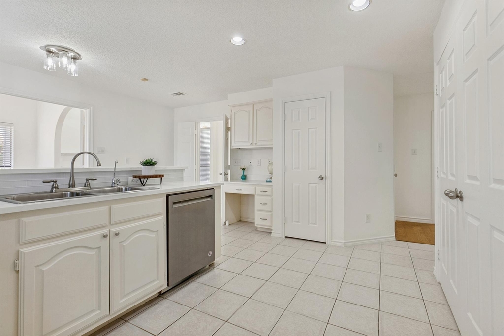 703 Rams Court - Photo 10