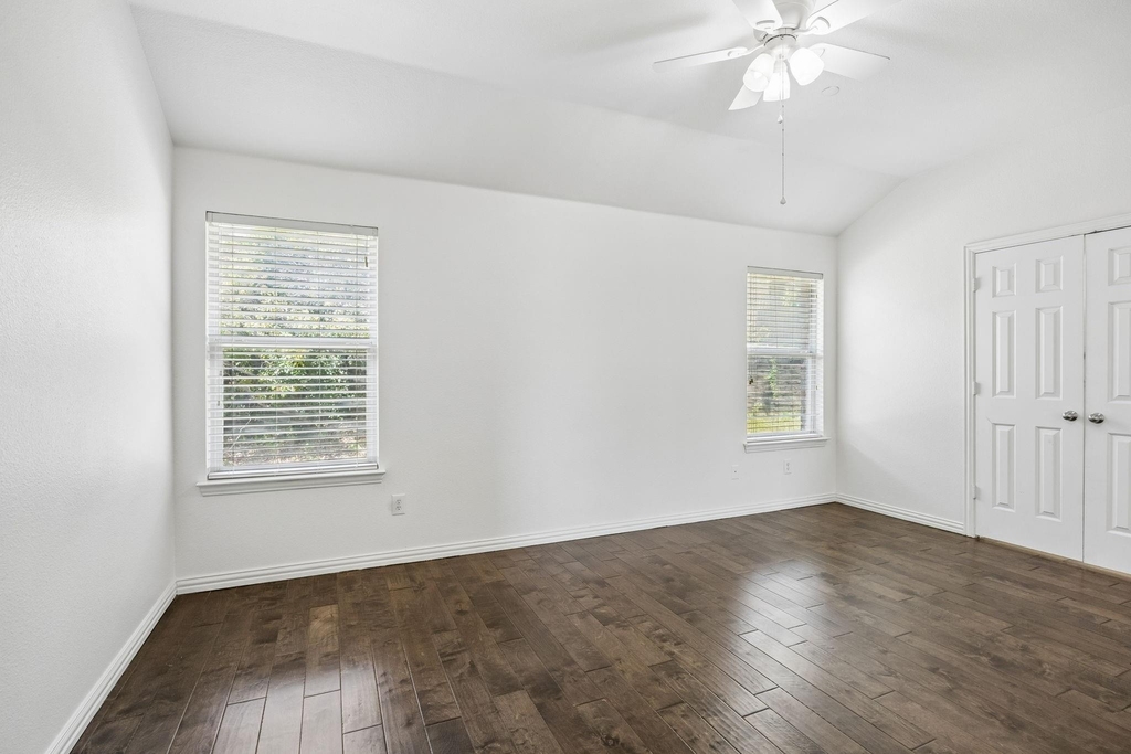 2113 Parkview - Photo 13
