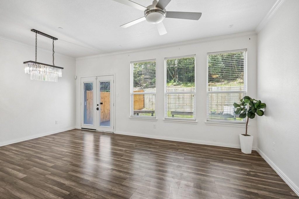 2113 Parkview - Photo 6