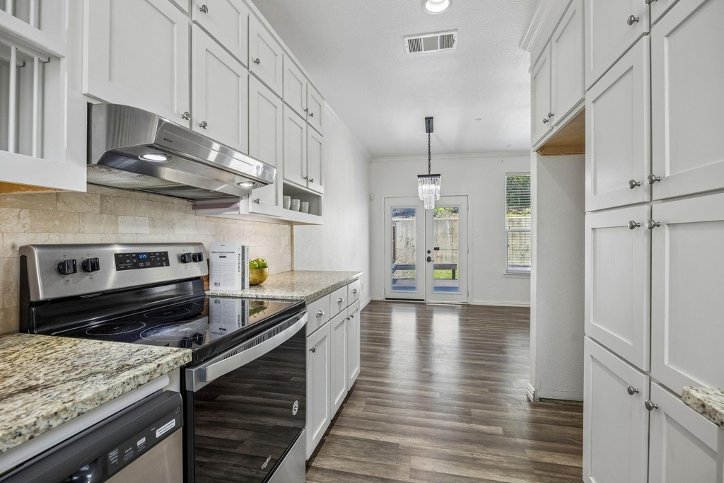 2113 Parkview - Photo 3