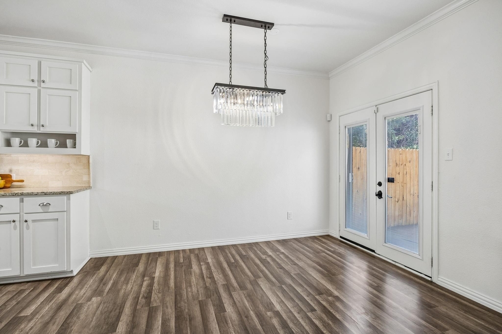 2113 Parkview - Photo 7