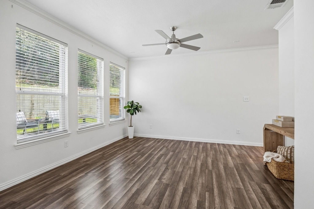 2113 Parkview - Photo 8