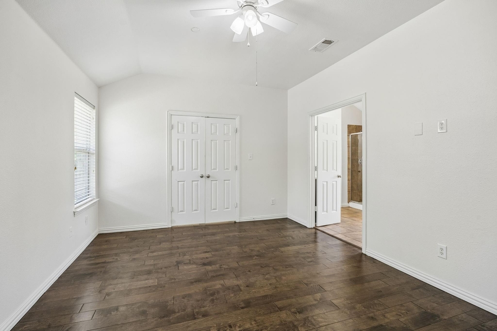 2113 Parkview - Photo 12