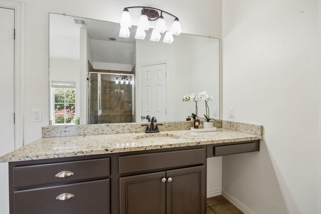 2113 Parkview - Photo 10