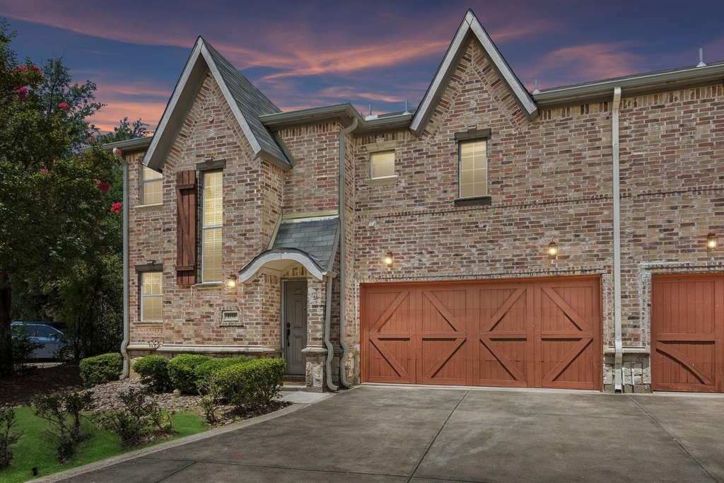 2113 Parkview - Photo 0