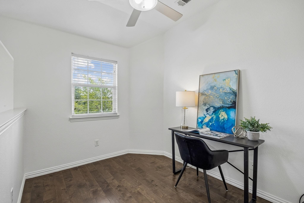 2113 Parkview - Photo 9
