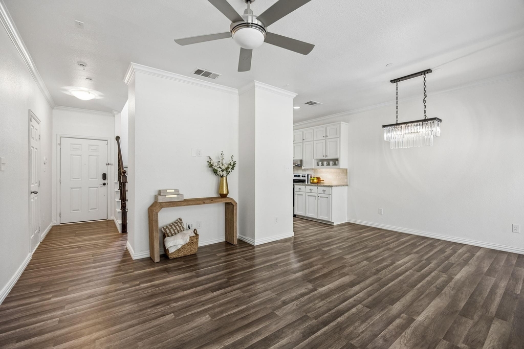 2113 Parkview - Photo 4