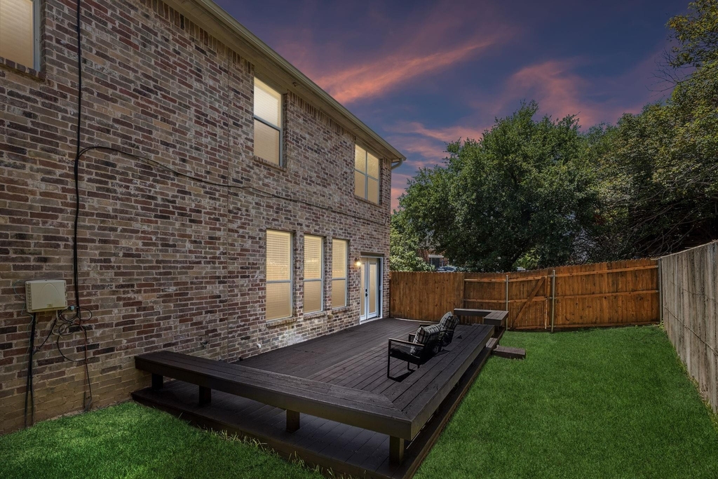 2113 Parkview - Photo 1