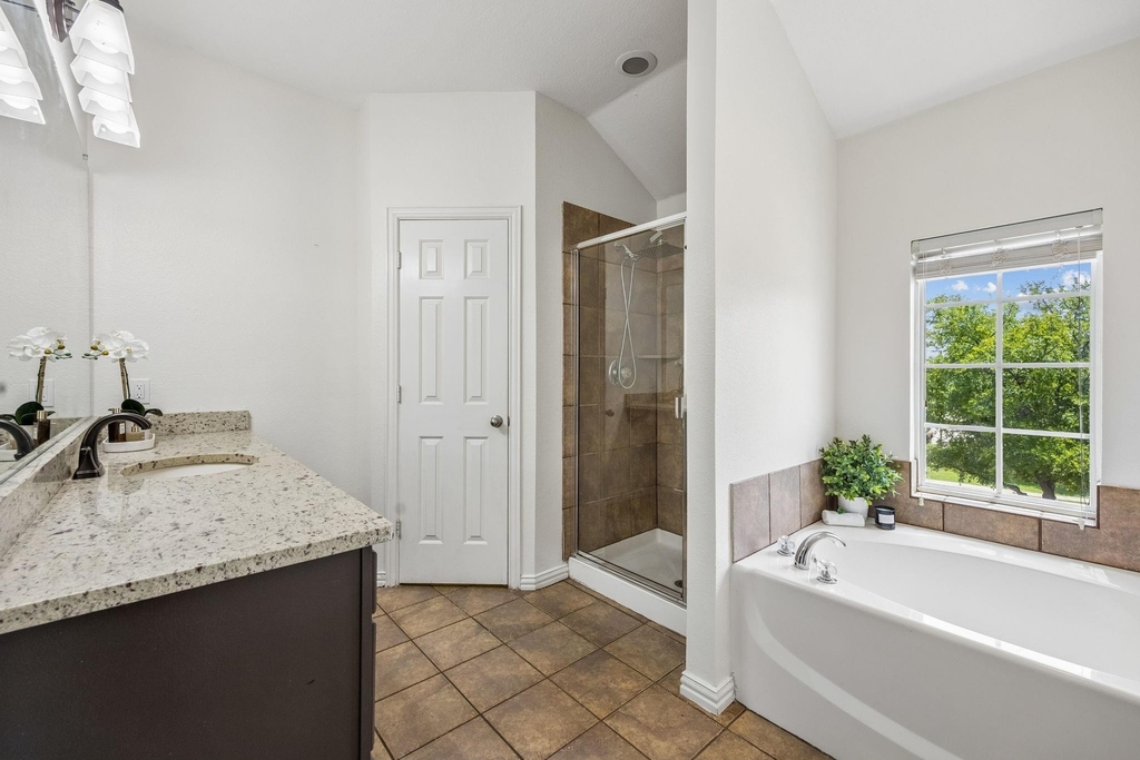 2113 Parkview - Photo 11
