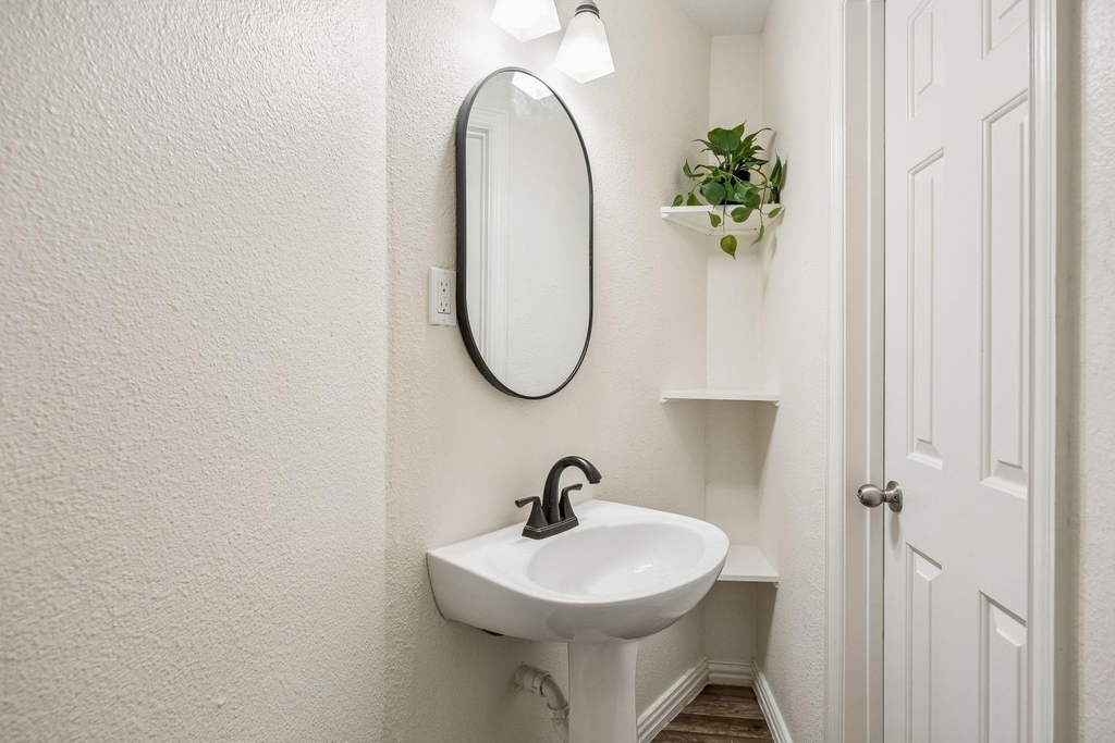 2113 Parkview - Photo 5