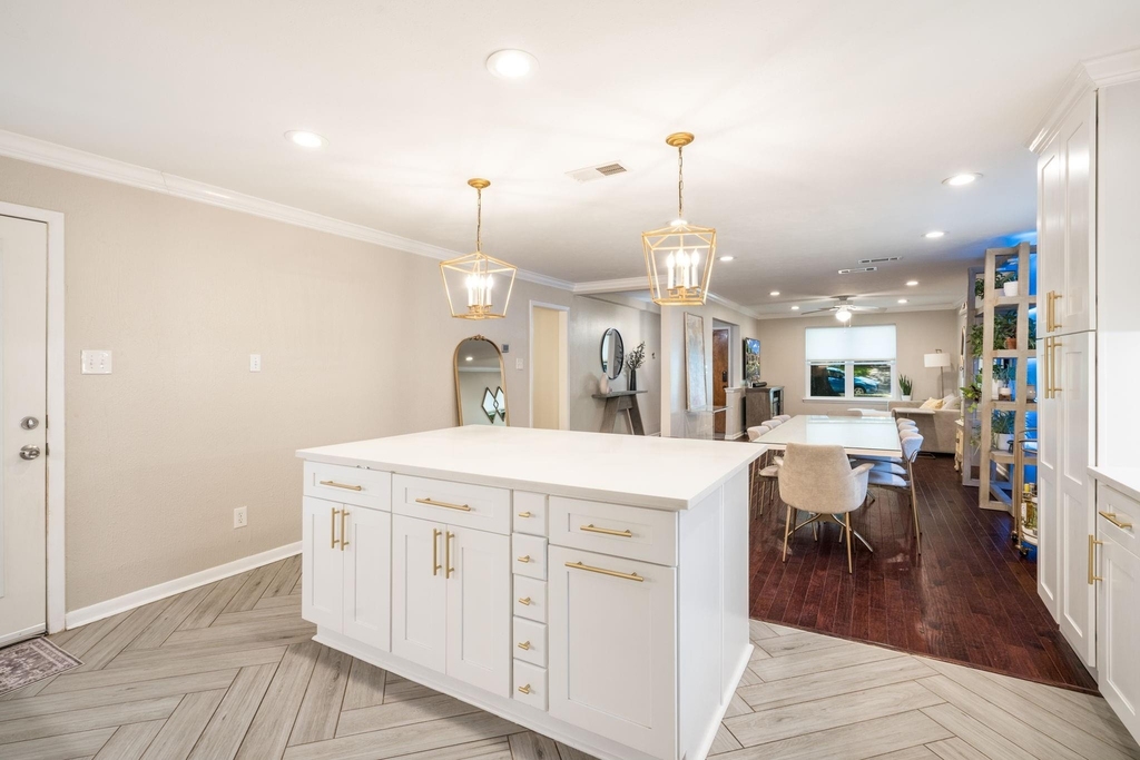2711 Alco Avenue - Photo 8