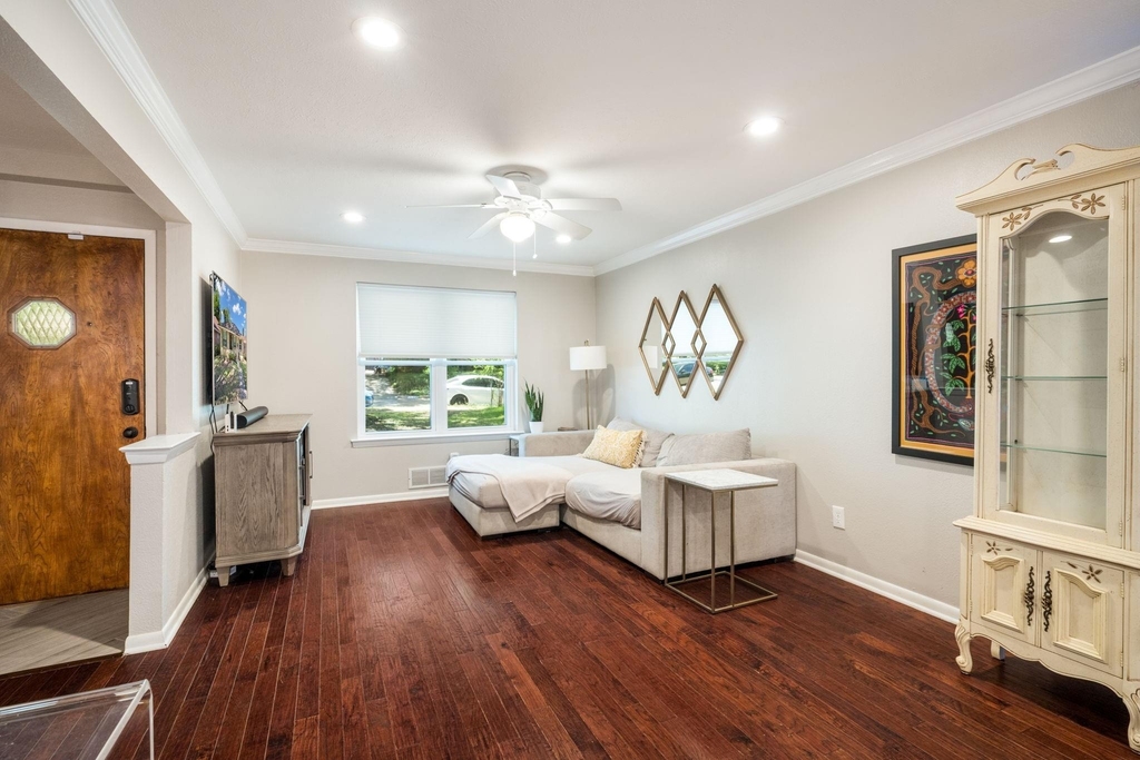 2711 Alco Avenue - Photo 1