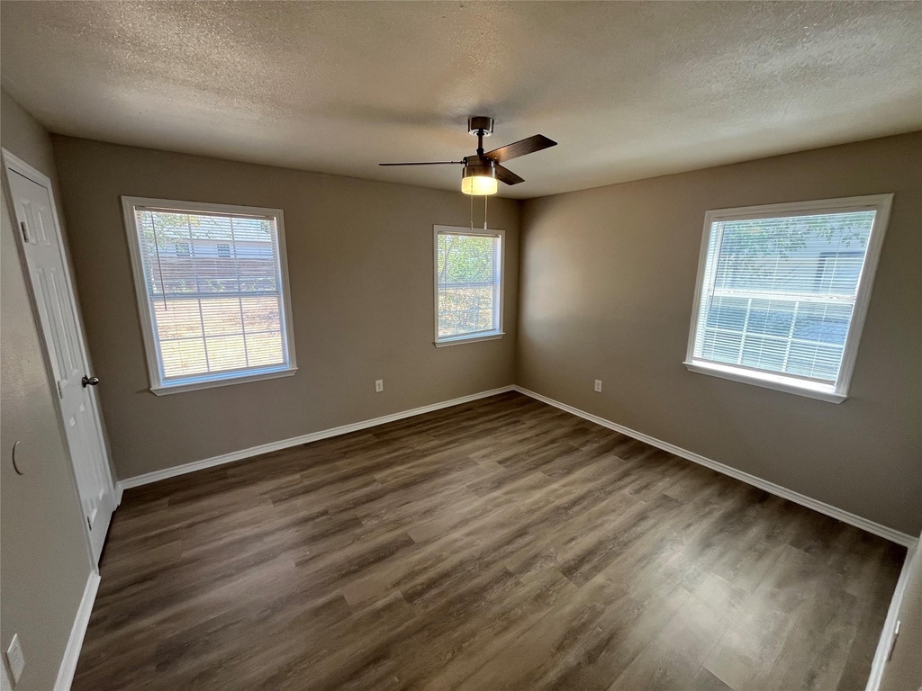 6814 Lockheed Avenue - Photo 8