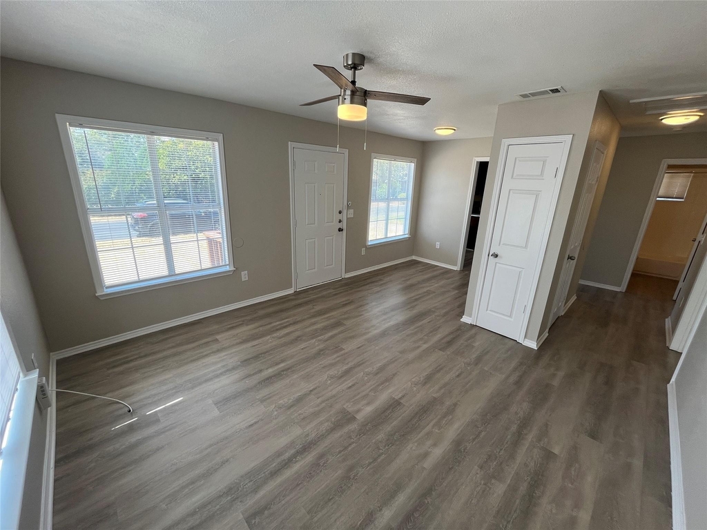 6814 Lockheed Avenue - Photo 3