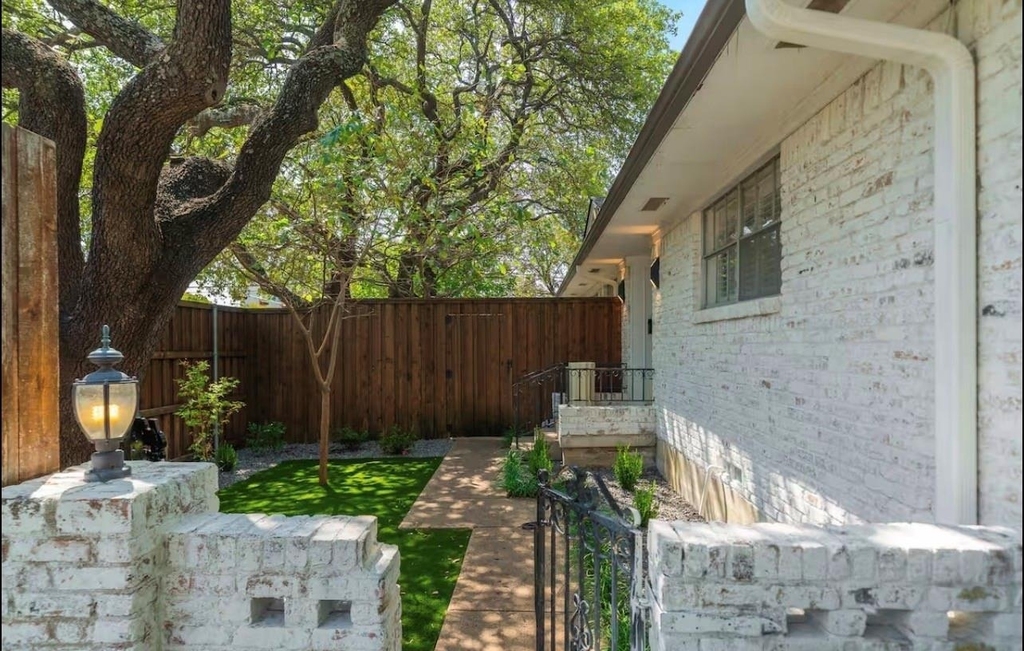 9003 Villa Park Circle - Photo 1