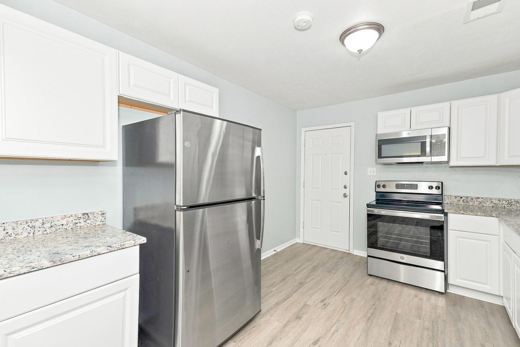 5736 Aton Avenue - Photo 4