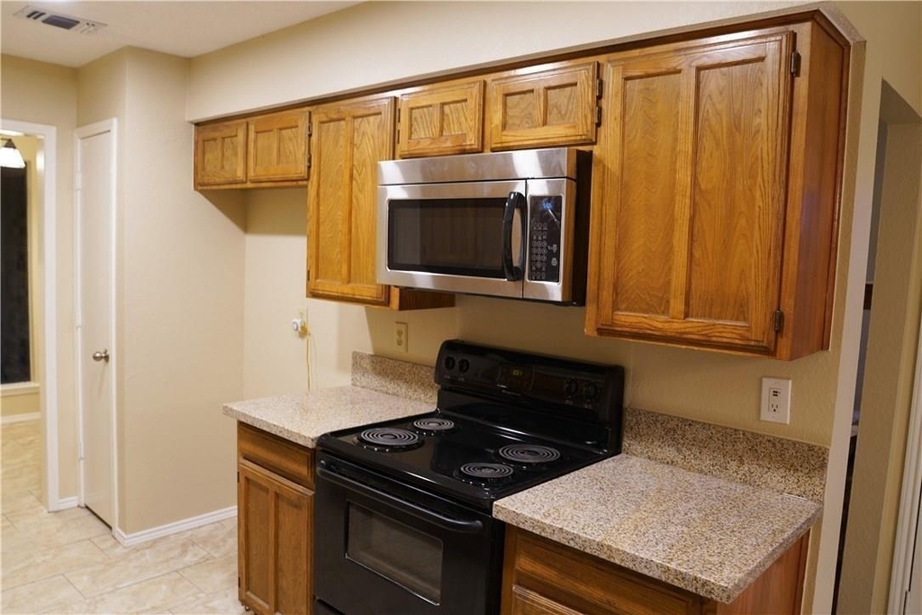 7624 Cedarhill Road - Photo 3
