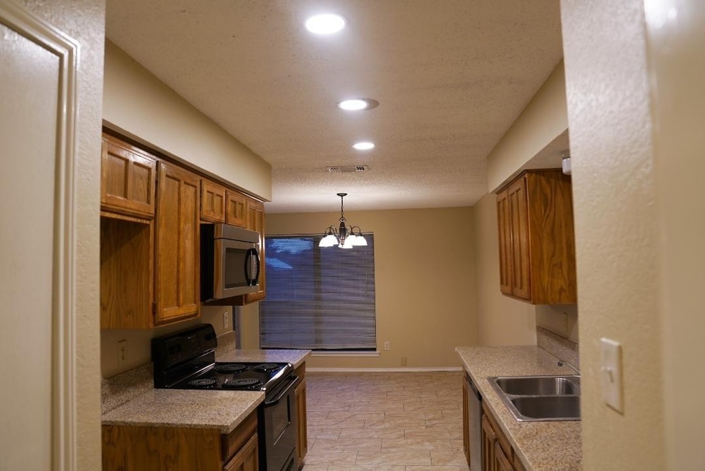 7624 Cedarhill Road - Photo 2