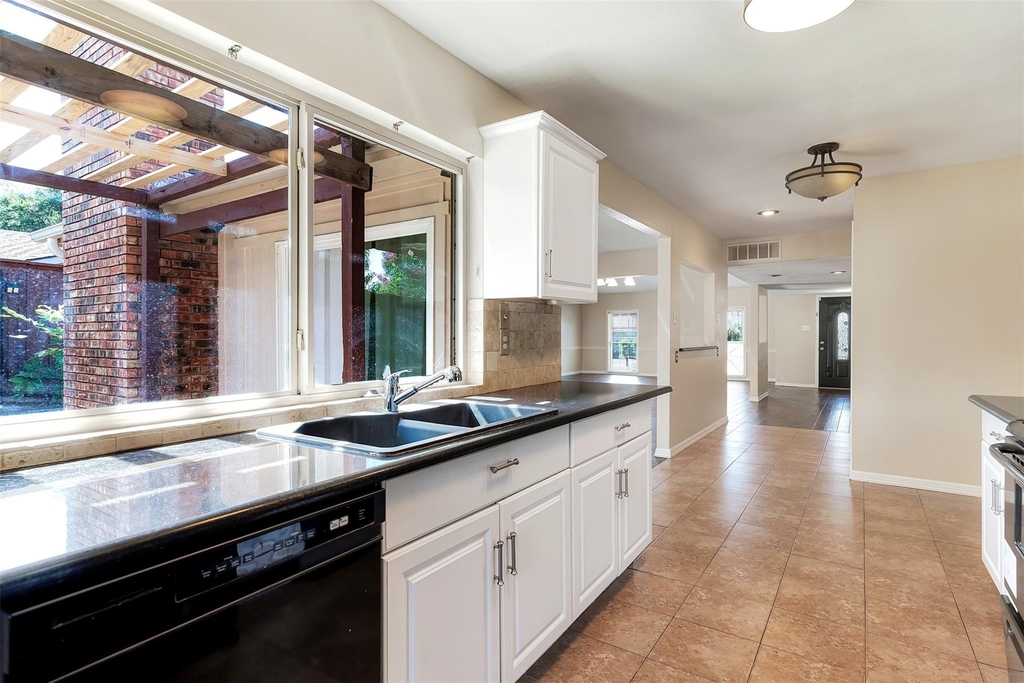 925 Lombardy Drive - Photo 14