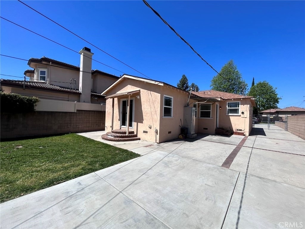 5452 Loma Ave - Photo 1