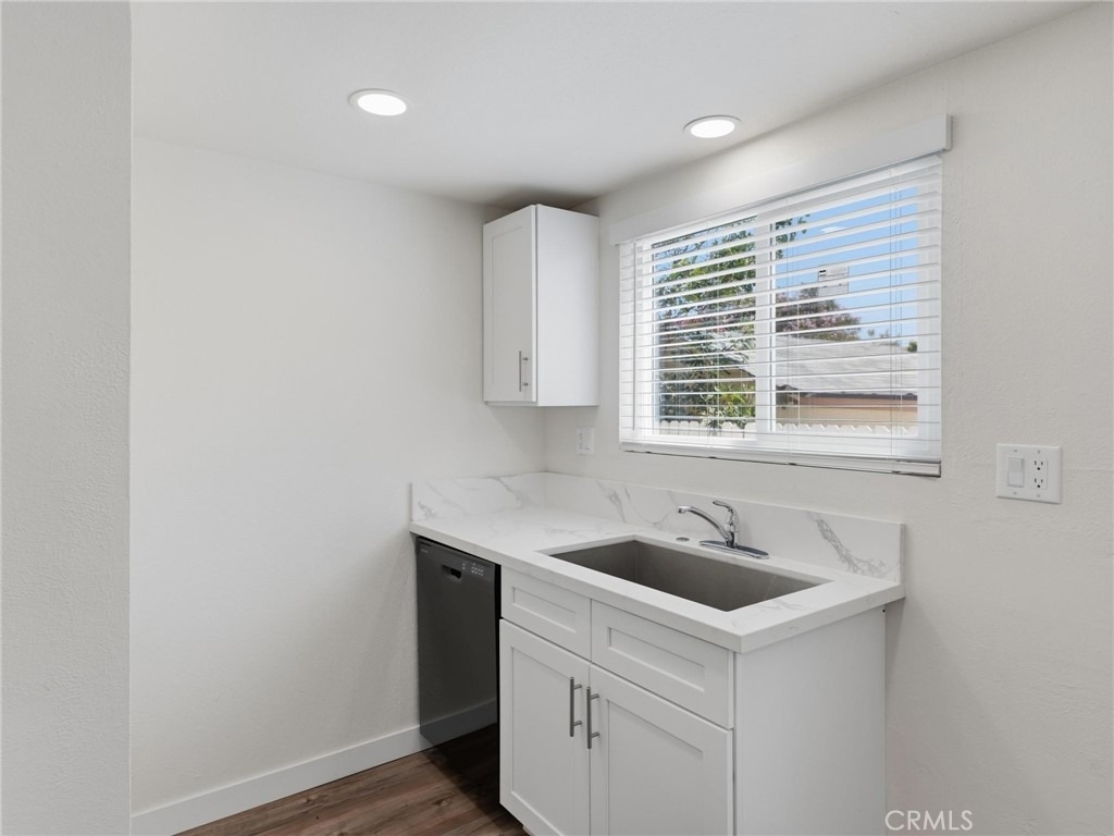 104 N Atlantic - Photo 13